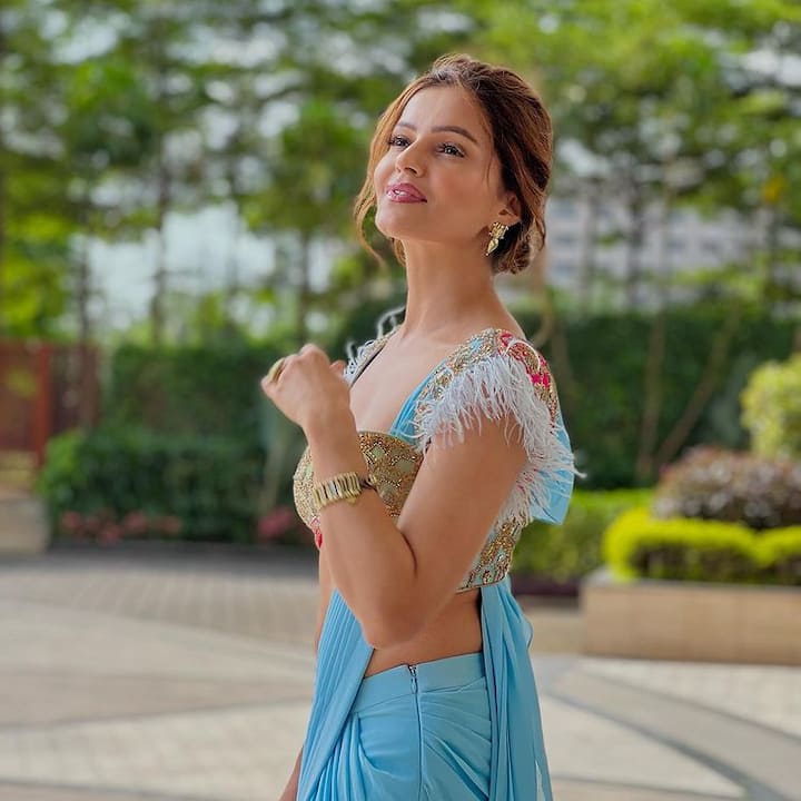 Rubina Dilaik PHOTO: રૂબીના તેના અભિનયની સાથે સાથે તેના જાદુઈ લુકથી પણ લોકોને પ્રભાવિત કર્યા છે. હવે ફરી એકવાર અભિનેત્રીનો નવો સિઝલિંગ લુક વાયરલ થઈ રહ્યો છે.