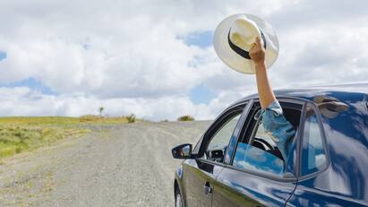 Plan For A Road Trip:জিন্দেগি না মিলেগি দোবারা ছবিটির কথা মনে পড়ে? সেখানে তিন বন্ধুর গল্পের অনেকটা জুড়ে ছিল রোড ট্রিপ। এমন একটা ট্রিপে আপনারও বেরিয়ে পড়তে ইচ্ছে করে তো?