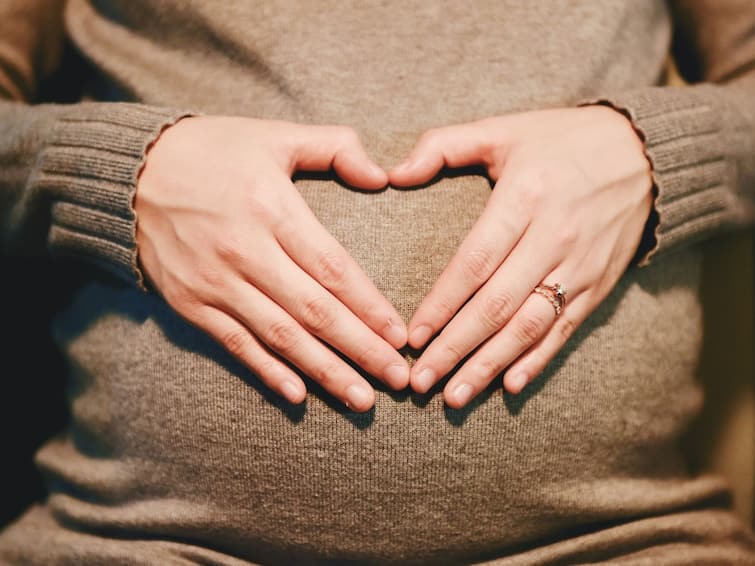 maternity leave should be provided for 365 days to women employees working in ration shops ரேஷன் கடையில் பணிபுரியும் பெண் ஊழியர்களுக்கு  அரசின் மகப்பேறு விடுப்பு பொருந்தும் - கூட்டுறவு சங்கங்களின் பதிவாளர் அறிவிப்பு