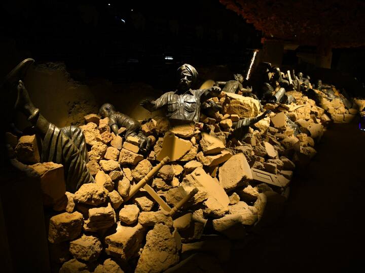 'स्मृति वन स्मारक' में जाने के बाद 26 जनवरी 2001 में आए भूकंप के दौरान कच्छ के नागरिकों की ताकत और उनकी यादों को आप करीब से अनुभव कर सकते हैं.