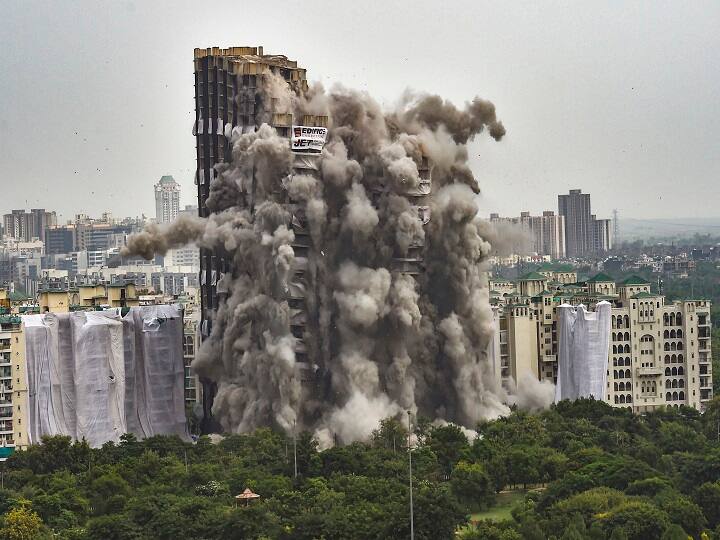 Noida Twin Towers Demolition, official figures recorded 1012 decibels Twin Towers Demolition: ट्विन टावर जमींदोज होने पर हुआ इतना शोर, 12 सेकंड में ही ताश के पत्तों जैसे बिखरा