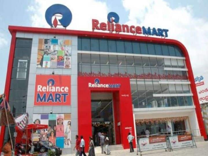 2 लाख करोड़ का कारोबार: रिलायंस रिटेल ने 2 लाख करोड़ रुपये के कारोबार और 12,000 करोड़ रुपये के EBITDA को हासिल किया है. यह एशिया के शीर्ष 10 रिटेल विक्रेताओं में से एक है. रिलायंस रिटेल की रणनीति ने लाखों छोटे व्यापारियों को साथ जुड़ने और उन्हें समृद्ध होने के लिए एक मंच दिया है. दो साल पहले लॉन्च होने के बाद से इसने मर्चेंट पार्टनर्स बेस को 20 लाख से अधिक पार्टनर्स तक बढ़ा दिया है.