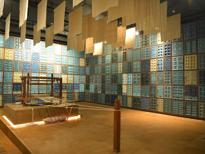 'स्मृति वन स्मारक' में विभिन्न प्रकार की आपदाओं और किसी भी प्रकार की आपदा के लिए भविष्य की तैयारी के बारे में भी जानकारी दी गई है.