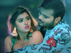 गाड़ी में बैठे रोमांस करते दिखे अरविंद अकेला कल्लू और अकांक्षा दुबे, देखें रोमांटिक वीडियो