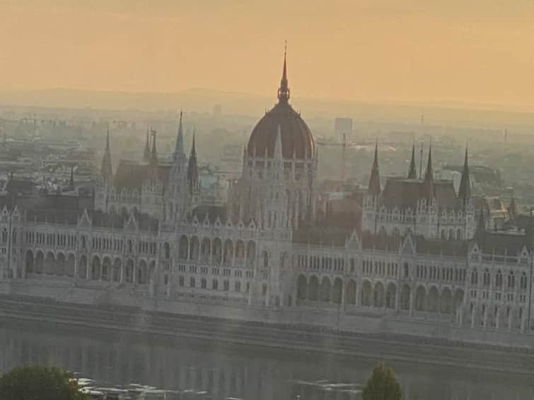 Ilayaraaja went on a tour to Hungary, posted the balcony view photos இசைபோலவே ரம்மியமாய்! ஹங்கேரி நாட்டிற்கு சுற்றுலா சென்ற இளையராஜா வெளியிட்ட பால்கனி வியூ போட்டோஸ்