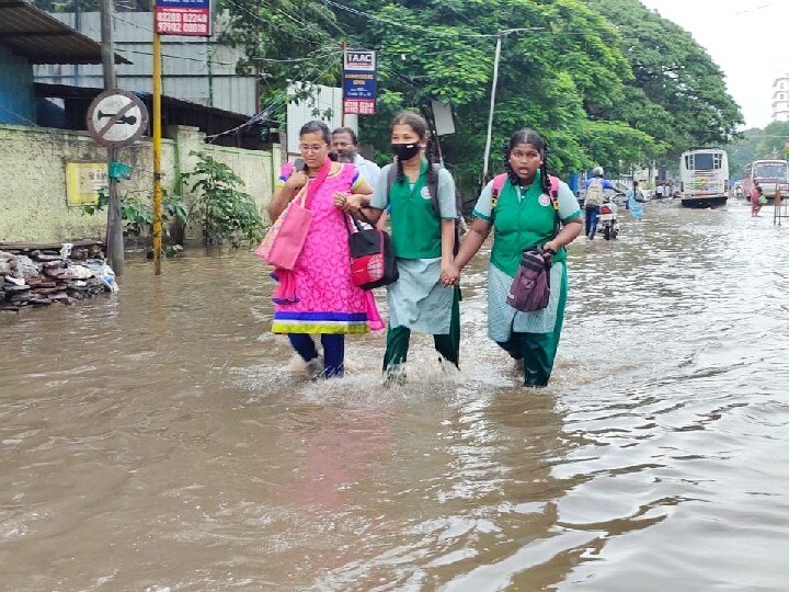 கோவை : கனமழையால் வீடுகளுக்குள் புகுந்த வெள்ளம், சாலைகளில் தேங்கிய மழை நீர், மக்கள் அவதி..