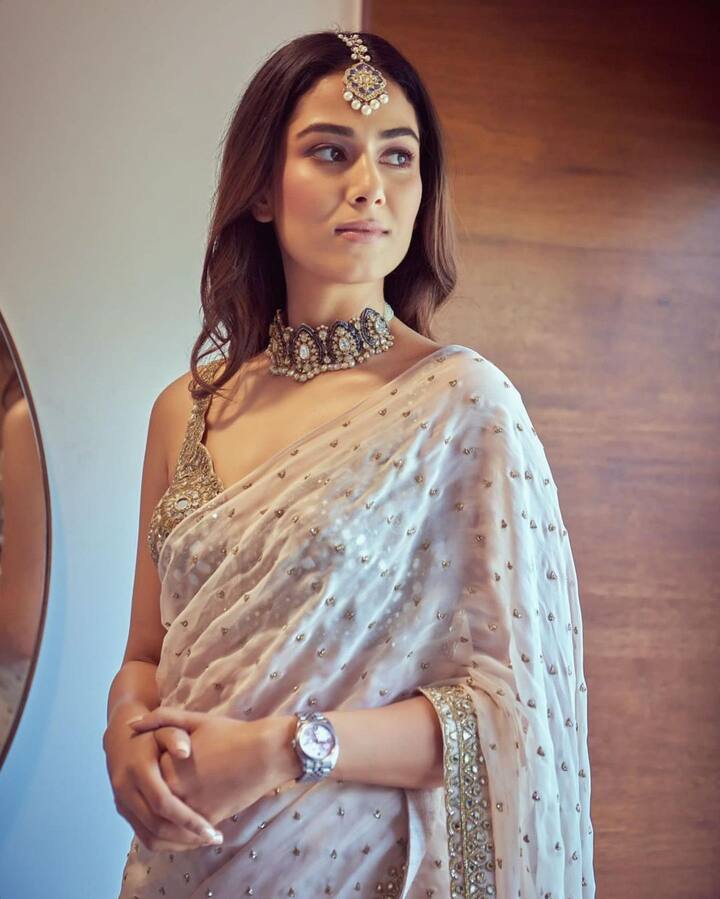 दुसरीकडे, शाहिद कपूरची पत्नी मीरा राजपूत अभिनेत्री नसली तरी तिचा ड्रेसिंग सेन्स कुणापेक्षा कमी नाही. (फोटो सौजन्य: mira.kapoor/इंस्टाग्राम)