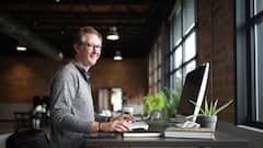 Lifestyle: কর্মক্ষেত্রে চনমনে থাকবেন কী ভাবে?