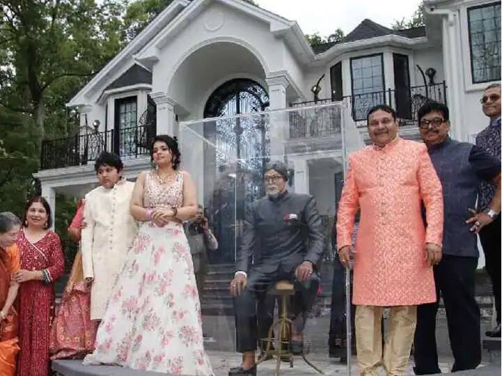 Indian American Family Has Installed A Life Size Statue Of Bollywood Superstar Amitabh Bachchan Amitabh Bachchanને ભગવાન માનતા ભારતીય અમેરિકન પરીવારે ઘરની બહાર Big Bની લાખોની પ્રતિમા મુકી