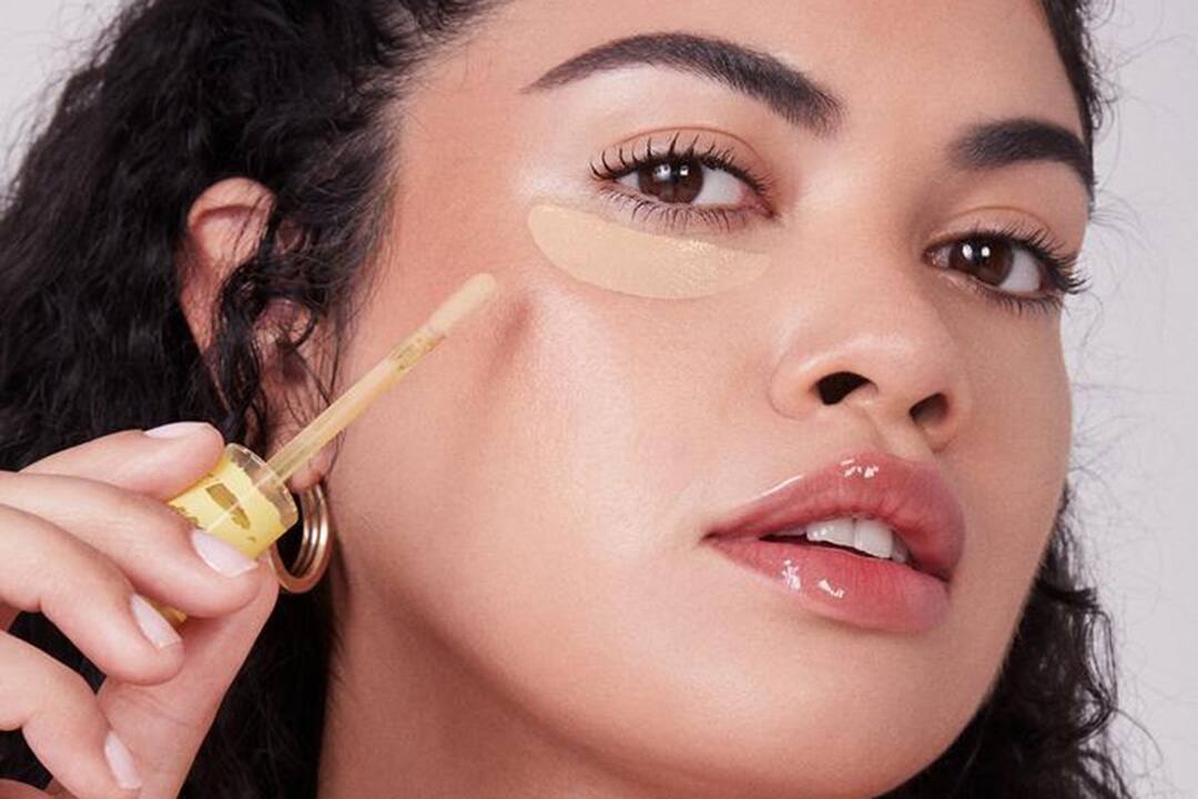 Concealer Use on Face : ਸਕਿਨ ਨੂੰ ਦਾਗ ਰਹਿਤ ਬਣਾਉਣ ਲਈ ਕੰਸੀਲਰ ਹੁੰਦੈ ਕਾਰਗਰ, ਖਰੀਦਣ ਤੋਂ ਪਹਿਲਾਂ ਰੱਖੋ ਸਿਰਫ਼ ਇਨ੍ਹਾਂ ਗੱਲਾਂ ਦਾ ਧਿਆਨ Concealer Use on Face: Concealer is effective for making the skin blemish-free, just keep these things in mind before buying. Concealer Use on Face : ਸਕਿਨ ਨੂੰ ਦਾਗ ਰਹਿਤ ਬਣਾਉਣ ਲਈ ਕੰਸੀਲਰ ਹੁੰਦੈ ਕਾਰਗਰ, ਖਰੀਦਣ ਤੋਂ ਪਹਿਲਾਂ ਰੱਖੋ ਸਿਰਫ਼ ਇਨ੍ਹਾਂ ਗੱਲਾਂ ਦਾ ਧਿਆਨ