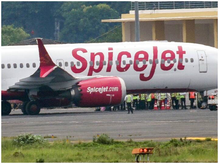 spicejet flight landed on mumbai airport tyre found deflated Spicejet Flight: दिल्ली से मुंबई पहुंचे स्पाइसजेट के विमान का टायर हुआ पंक्चर, सुरक्षित हुई लैंडिंग