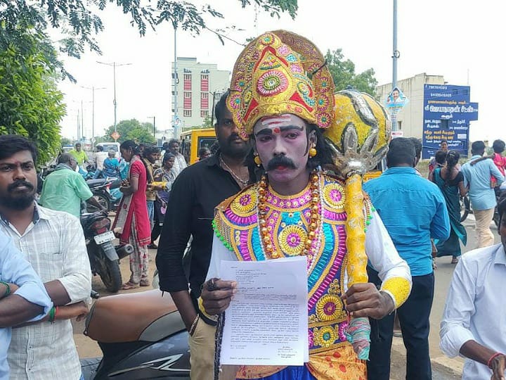 கரூர் மாவட்ட ஆட்சியர் அலுவலகத்தில் மனு அளிக்க வந்தவர்  தீக்குளிக்க முயற்சி - காரணம் என்ன..?