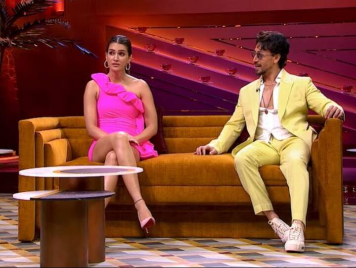 Koffee With Karan 7 kriti sanon reveals why she he would never date Tiger Shroff watch video Koffee With Karan 7: कृति सेनन इस वजह से कभी टाइगर श्रॉफ को नहीं करेंगी डेट, करण जौहर के शो में किया खुलासा