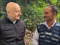एक साल पहले शख्स ने Anupam Kher को पहचानने से कर दिया था इनकार, अब मिले तो कहा- शाम को घर आउंगा...
