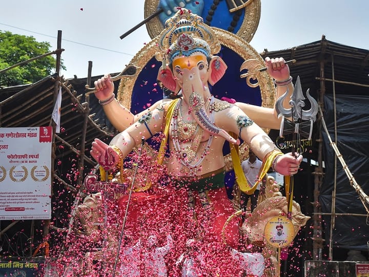 Lalbaugcha Raja 2022 First Look Out Mumbai Ganesh Chaturthi Lalbaugcha Raja Unveiled - Watch Video Ganesh Chaturthi: First Look of 'Lalbaugcha Raja' Unveiled In Mumbai. Watch Video