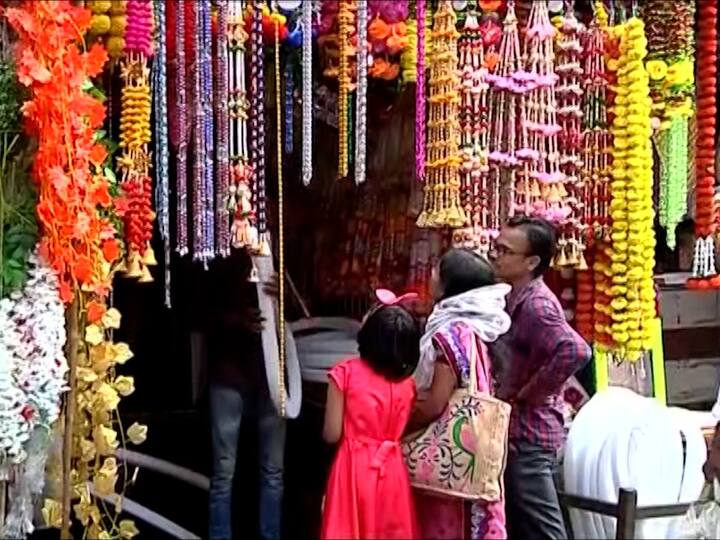 आपल्या लाडक्या बाप्पाच्या आगमनात काहीही कमी राहू नये, यासाठी गणेशभक्तांची लगबग सुरु आहे.