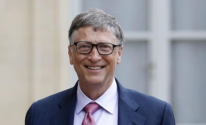 মাইক্রোসফ্টের সহ-প্রতিষ্ঠাতা বিল গেটস দৌড়ে কিছুটা পিছিয়ে গেলেও, এখনও একই ক্যারিশ্মা তাঁর। তাঁর মোট সম্পত্তির পরিমাণ বিল গেটস। তাঁর মোট সম্পত্তির পরিমাণ ১১৭.৫ বিলিয়ন ডলার। তিনি পঞ্চম স্থানে রয়েছেন।