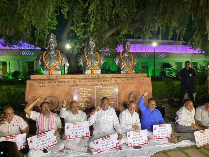 Delhi Politics: दिल्ली में एक बार फिर धरना पॉलिटिक्स का आगाज, विधानसभा में AAP-BJP विधायकों ने रात भर दिया धरना