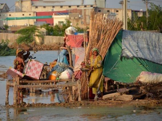ન્યૂઝ એજન્સી NAIએ પાકિસ્તાની મીડિયાને ટાંકીને કહ્યું છે કે પાકિસ્તાનના નાણા મંત્રી મિફતાહ ઈસ્માઈલે જાહેરાત કરી છે કે તેઓ પૂર અને ખાદ્યપદાર્થો અને અન્ય વસ્તુઓની વધેલી કિંમતોને કારણે ભારત સાથે વેપાર માર્ગ ખોલશે.