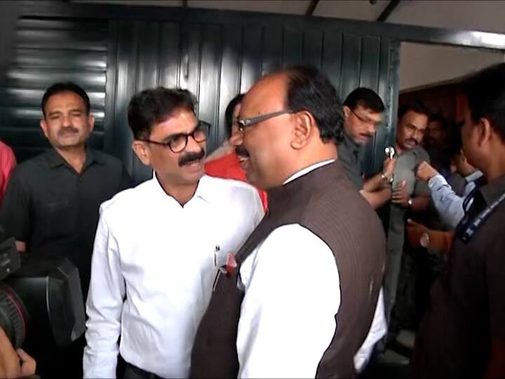 Maharashtra politics BJP MNS alliance  Meetings between BJP leaders and Raj Thackeray increased, Chandrasekhar Bawankule reached Shivtirtha Maharashtra Politics : भाजप नेते आणि राज ठाकरे यांच्या गाठीभेटी वाढल्या, चंद्रशेखर बावनकुळे शिवतीर्थावर