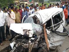 Accident News : कोकणात जाणाऱ्या भाविकांवर काळाचा घाला; पोलादपूरजवळील भीषण अपघातात दोघांचा मृत्यू