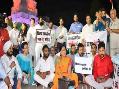 AAP vs BJP In Overnight Protests At Delhi Assembly Ahead Of Majority Test AAP vs BJP: ஆம் ஆத்மிvsபாஜக! டெல்லியில் அடுத்தடுத்து அரசியல் ட்விஸ்ட்! இரவெல்லாம் போராடிய எம்.எல்.ஏ.க்கள்!