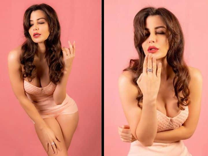 Giorgia Andriani Latest Pics: मशहूर इटलियन एक्ट्रेस और मॉडल जॉर्जिया एंड्रियानी की लेटेस्ट तस्वीरें हाल ही में समाने आईं हैं. जिन्हें देखकर आपके भी होश उड़ जाएंगे.