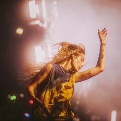 हॉलीवुड सिंगर Halsey यूके फेस्टिवल के दौरान हुईं 'फूड पॉइजनिंग' का शिकार, कहा- ‘जो हुआ वो काफी भयानक था’