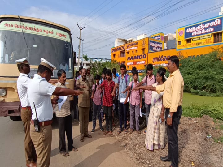 மதுரை : பேருந்து படியில் ஆபத்தான பயணம் செய்த மாணவர்களுக்கு விழிப்புணர்வு உறுதிமொழி !