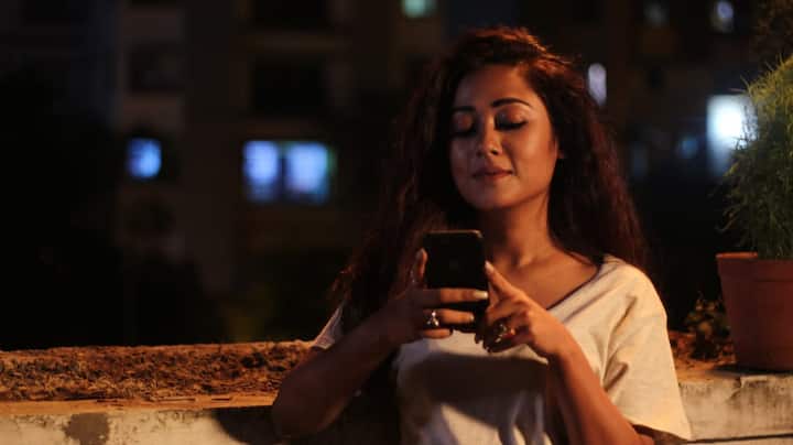 ছবিতে  অন্যান্য চরিত্রে অভিনয় করেছেন রাজদীপ সরকার, বিশ্বজিত চক্রবর্তী, রুমকি চট্টপাধ্যায়।