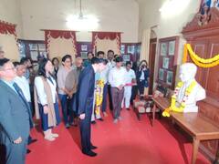 चीनचे राजदूत सन वेइडोंग यांनी दिली सोलापुरातील डॉ. कोटणीस स्मारकास भेट