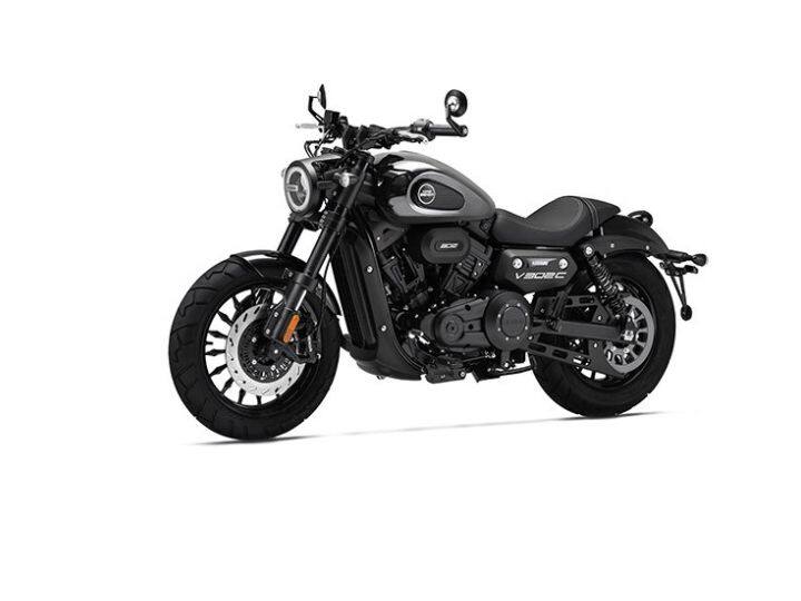 ही बाईक अँटी लॉक ब्रेकिंग सिस्टीम म्हणजेच ABS ने सुसज्ज आहे. बाईकचे एकूण वजन 167 किलो आहे.