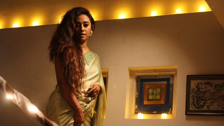 বেশ কিছু সময় পর আবারও বড়পর্দায় ফিরছেন অভিনেত্রী সাবিত্রী চট্টোপাধ্যায়।তাঁর আসন্ন ছবির নাম 'কাদম্বরী আজও'।