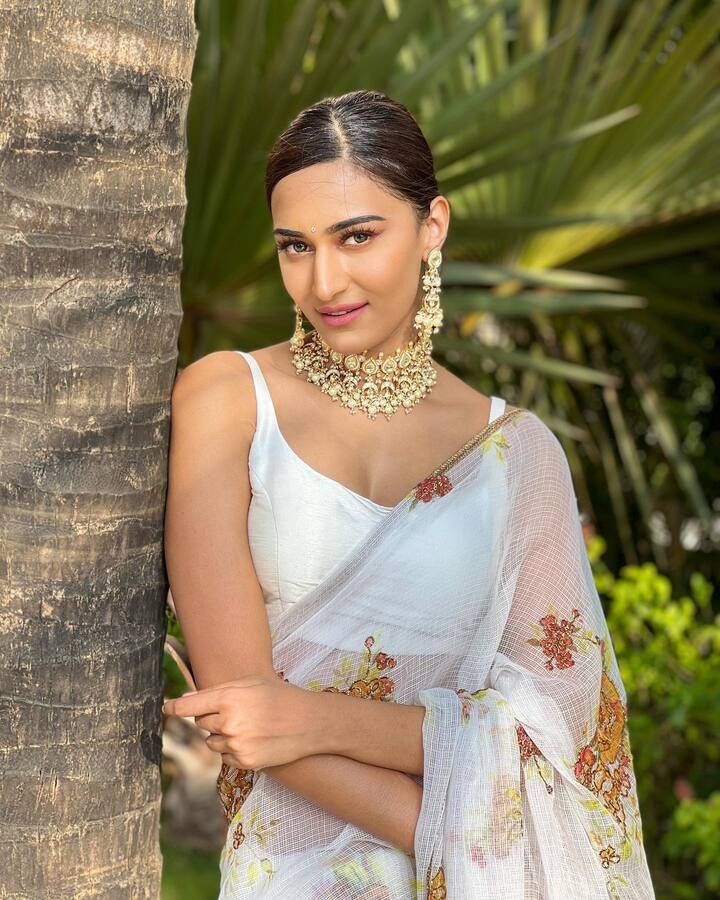 वर्क फ्रंट की बात करें तो एरिका फर्नांडिस ने ‘कुछ रंग प्यार के ऐसे भी’ से छोटे पर्दे पर एंट्री की थी. वह इसके तीन सीजन में नजर आ चुकी हैं. इसके अलावा एक्ट्रेस को ‘कसौटी जिंदगी की 2’ में प्रेरणा के किरदार में नजर आई थीं.