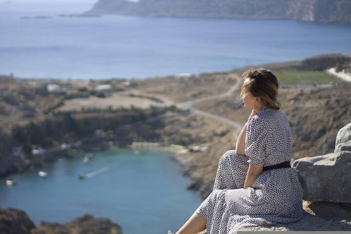 এক দিকে কাজের চাপ, অন্য দিকে ব্যক্তিগত জীবনের হাজারো ঝক্কি। সব মিলিয়ে বেশিরভাগের জন্যই প্রত্যেক দিনের জীবন যেন কঠিন লড়াই। মাঝেমধ্যে মনে হয় না, সব ছেড়ে একা বেরিয়ে পড়লে কী ভাল হতো?