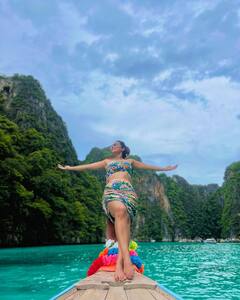 PHOTO: हिना खानचा बोल्ड लूक, फ्लोरल आऊटफिट्समध्ये दिसतेय खास!