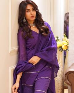 Erica Fernandes Pics: कान में झुमके, माथे पर बिंदिया.. एरिका फर्नांडिस ने शरारा पहन धड़काया फैंस का दिल