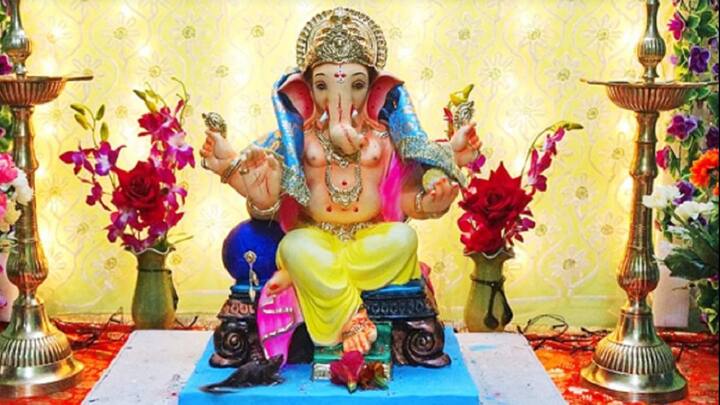 कहते हैं कि तुलसी के इस्तेमाल से शुभ फल नहीं मिलता. क्योंकि तुलसी ने भगवान गणेश को शादी का प्रस्ताव दिया था. जिसे उन्होंने ठुकरा दिया. जिसके बाद तुलसी ने उन्हें श्राप दिया तो, तो गणेश जी ने भी उन्हें राक्षस से शादी करने का श्राप दे दिया.