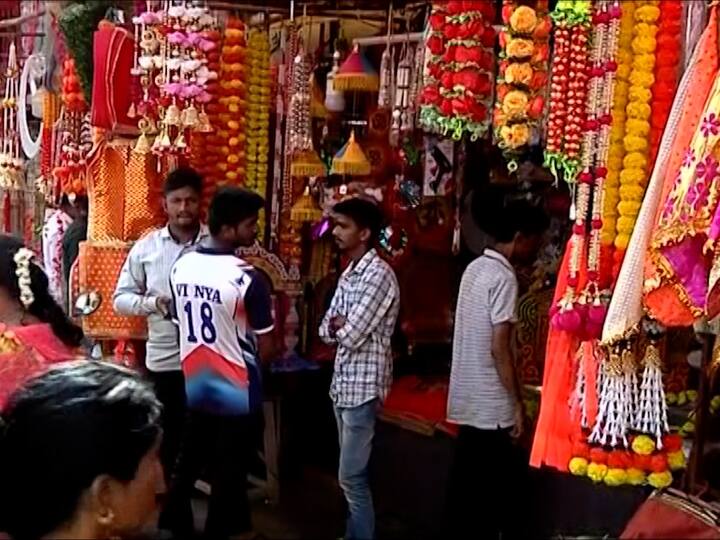 भारतात श्री गणेश चतुर्थीला गणपतीच्या आगमनापासून अनंत चतुर्दशीला बाप्पाच्या विसर्जनापर्यंत चालणारा अकरा दिवसांच्या या जंगी उत्सवाची मजा काही वेगळीच असते.