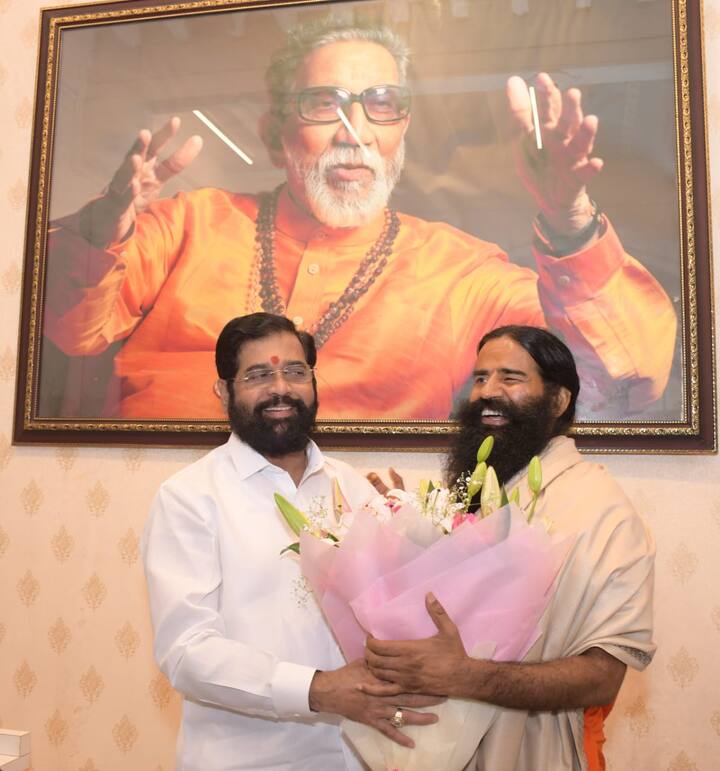 आम्ही मुख्यमंत्र्यांचे आशीर्वाद आणि अभिनंदन करण्यासाठी आलो आहोत, असे योगगुरू रामदेव बाबा यांनी आज मुख्यमंत्री एकनाथ शिंदे यांची भेट घेतल्यानंतर माध्यमांशी बोलताना सांगितले.