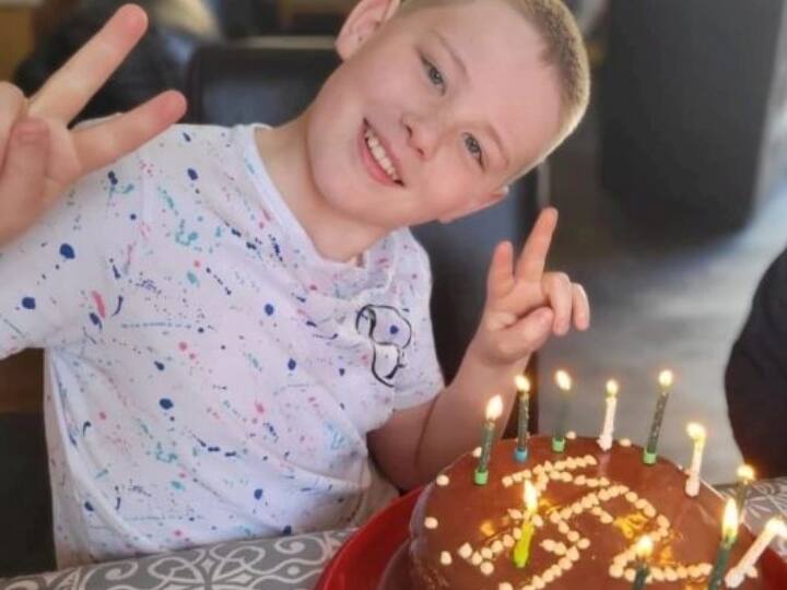 London: महज 11 साल में आइंस्टीन और स्टीफन हॉकिंग के दिमाग को मात देने वाले केविन की कहानी, ऑटिज्म भी नहीं रोक पाया जिसकी राह Kevin a 1 year boy brain runs faster than Einstein and Stephen Hawking he has a highest IQ London: महज 11 साल में आइंस्टीन और स्टीफन हॉकिंग के दिमाग को मात देने वाले केविन की कहानी, ऑटिज्म भी नहीं रोक पाया जिसकी राह