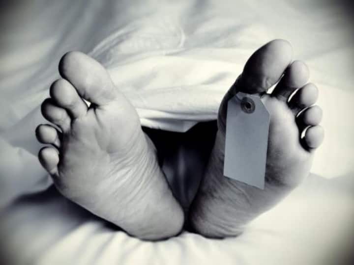 அடுக்குமாடி குடியிருப்பில் அரைநிர்வாணமாக இறந்து கிடந்த வீட்டு வேலை செய்யும் பெண்! குழம்பும் போலீசார்!