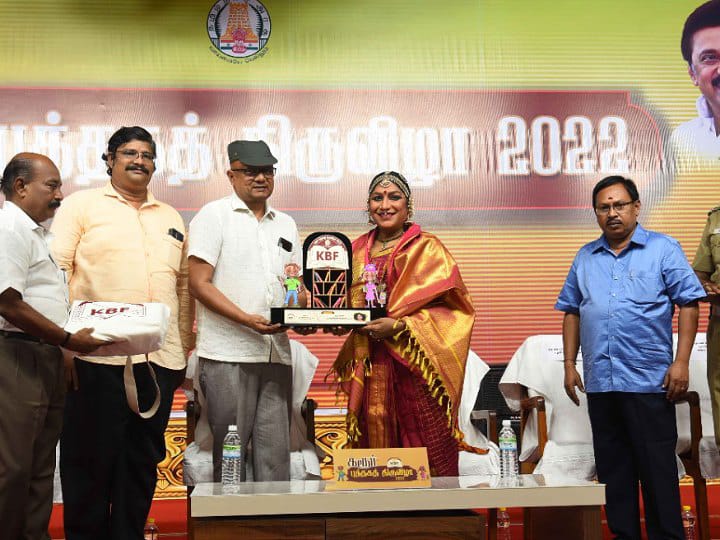 கரூர் புத்தகத் திருவிழா 10ம் நாளில் நடந்த நர்த்தகி நடராஜன் கலை நிகழ்ச்சி