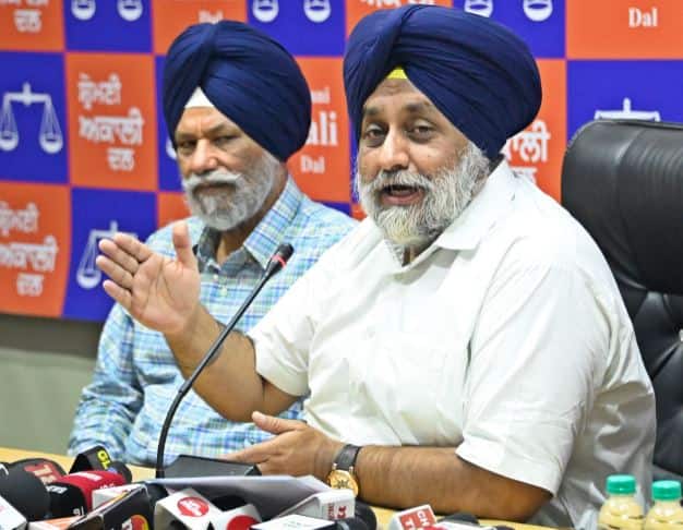 Sukhbir Singh Badal wrote a letter to the SIT, said - new date should be given, he is ready to appear before the SIT ਸੁਖਬੀਰ ਬਾਦਲ ਨੇ SIT ਨੂੰ ਲਿਖੀ ਚਿੱਠੀ, ਕਿਹਾ, ਕੋਈ ਨਵੀਂ ਤਾਰੀਕ ਦਿੱਤੀ ਜਾਵੇ, ਉਹ SIT ਸਾਹਮਣੇ ਪੇਸ਼ ਹੋਣ ਲਈ ਤਿਆਰ