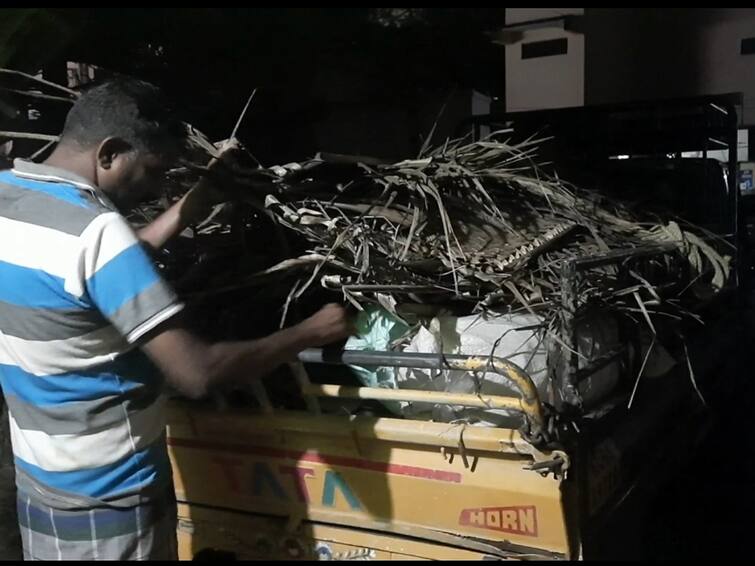 illegal liquor sales on behalf of onam festival liquor bottles seized in kerala TNN மது பாட்டில்களில் போலி ஸ்டிக்கர்....மினி டெம்போவில் கள்ளசாராயம் கடத்தல்...- சிக்கியது எப்படி..?