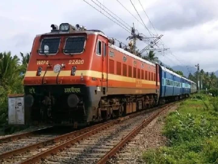 Indian Railway: ट्रेन से चलते हैं तो 139 नंबर फोन में सेव कर लीजिए, इस नंबर पर इतनी चीजों का समाधान If You Go By Train, Then Save The Number 139 In Your Phone, Solution To So Many Things On This Number Indian Railway: ट्रेन से चलते हैं तो 139 नंबर फोन में सेव कर लीजिए, इस नंबर पर इतनी चीजों का समाधान