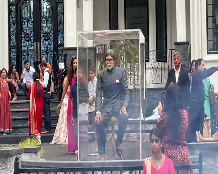 Photos: Indian American Family Installs Amitabh Bachchan S Lifesize ...