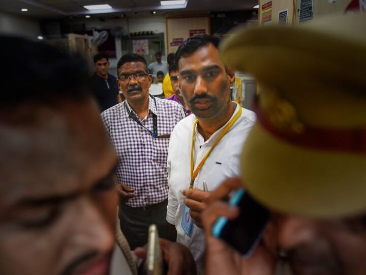 दिल्ली के उपमुख्यमंत्री मनीष सिसोदिया ने शुक्रवार को विधानसभा के विशेष सत्र में कहा था कि राज्य की सरकारों को गिराने के लिए भारतीय जनता पार्टी (भाजपा) नीत केंद्र सरकार एक ‘‘सीरियल किलर’’ की तरह बर्ताव कर रही है. उन्होंने यह भी कहा थ कि उनके खिलाफ दर्ज सीबीआई की प्राथमिकी 'फर्जी' तथा 'महज सूत्रों' पर आधारित है.