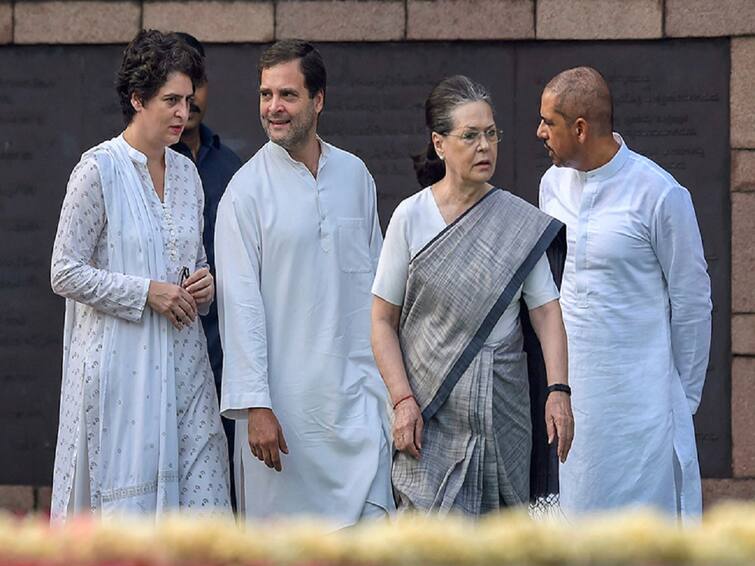 Shashi Tharoor Planning To Run For Congress President Report நேரு குடும்பத்தில் இருந்து கைமாறும் காங்கிரஸ்? தலைவர் பதவியை குறிவைக்கும் சசி தரூர்!அடுத்து என்ன?