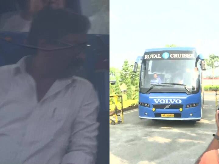 झारखंड के विधायक दो बसों में सवार होकर एयरपोर्ट के लिए रवाना हुए. आज शाम सात बजे तक वे रायपुर पहुंचेंगे.